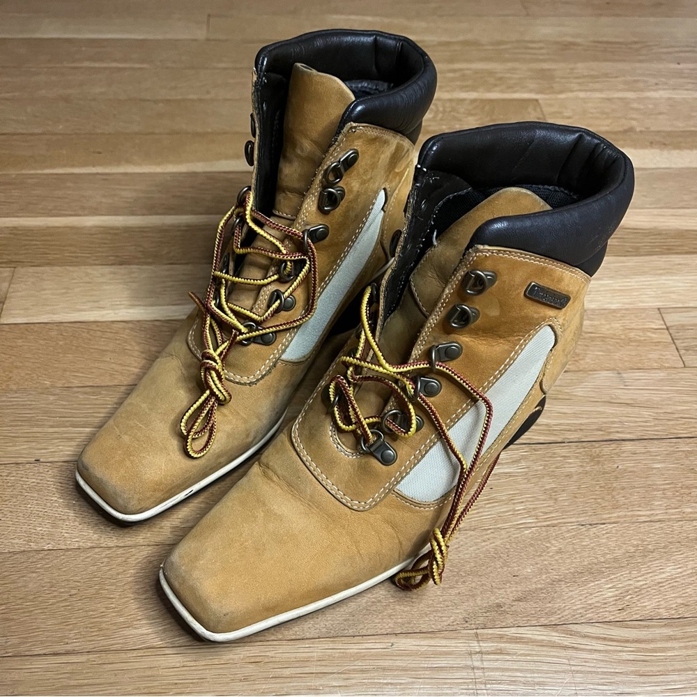 Timberland Wheat Chukka Wedge Heel Booties‎ 7
